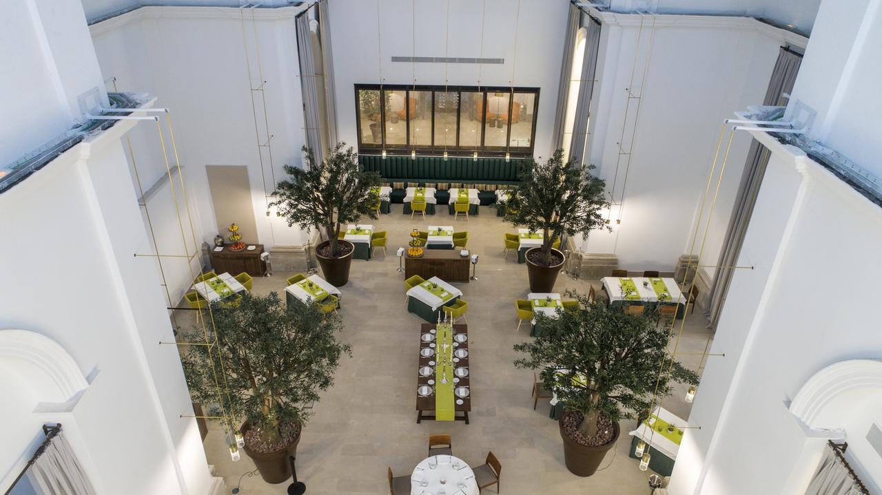 Hotel De 4*